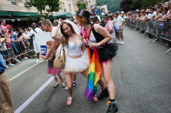 Gal-gay-pride20-jpg[1]